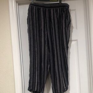 Jessica Simpson Black and Gray Patterned Pants